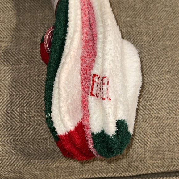 NWT Rae Dunn Cozy Crew Christmas Socks - Green, Red, White 4 pair WMN SS 9-11 - Picture 4 of 13